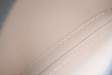 Load image into Gallery viewer, 極美品 Valextra ヴァレクストラ カードケース V字カット SGNL0077028L99CC99 ブルー系 カーフ 中古 59000