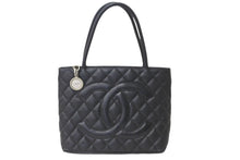 Load image into Gallery viewer, 極美品 CHANEL シャネル トートバッグ 復刻トート キャビアスキン A01804 7番台 2002年頃 ココマーク シルバープレート 中古 59067