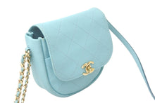 Load image into Gallery viewer, CHANEL シャネル マトラッセ ショルダーバッグ ラムスキン ライトブルー ココマーク 26番台 ゴールド金具 美品 中古 59086