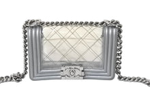 Load image into Gallery viewer, CHANEL シャネル ショルダーバッグ ボーイシャネル A92098 グレー ビニール 19番台 ビンテージシルバー金具 美品 中古 59115