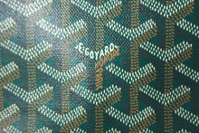 Load image into Gallery viewer, 極美品 GOYARD ゴヤール クラッチバッグ ジュバンス MM ポーチ グリーン ゴヤールディンキャンバス シルバー金具 中古 59122