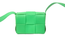 Load image into Gallery viewer, 極美品 BOTTEGAVENETA ボッテガヴェネタ ショルダーバッグ マキシイントレチャート カセット ミニ 666688 中古 59124