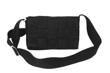 Load image into Gallery viewer, 極美品 BOTTEGAVENETA ボッテガヴェネタ イントレチャート ウェビング ショルダーバッグ ブラック カセット 680513 中古 59126
