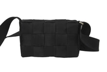 Load image into Gallery viewer, 極美品 BOTTEGAVENETA ボッテガヴェネタ イントレチャート ウェビング ショルダーバッグ ブラック カセット 680513 中古 59126