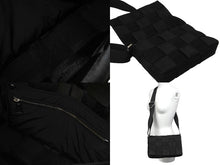 Load image into Gallery viewer, 極美品 BOTTEGAVENETA ボッテガヴェネタ イントレチャート ウェビング ショルダーバッグ ブラック カセット 680513 中古 59126
