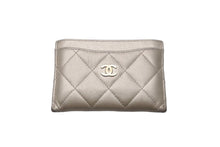 Load image into Gallery viewer, CHANEL シャネル カードケース ココマーク 22番台 ベージュ グレインドカーフスキン ゴールド金具 良品 中古 59136