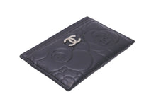 Load image into Gallery viewer, CHANEL シャネル カードケース ココマーク カメリア 17番台 ブラック シルバー金具 美品 中古 59137