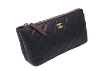 Load image into Gallery viewer, CHANEL シャネル ポーチ コスメポーチ 化粧ポーチ マトラッセ キャビアスキン 21番台 A69259 ゴールド金具 美品 中古 59138