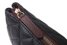 Load image into Gallery viewer, CHANEL シャネル ポーチ コスメポーチ 化粧ポーチ マトラッセ キャビアスキン 21番台 A69259 ゴールド金具 美品 中古 59138
