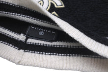 Load image into Gallery viewer, 極美品 CHANEL シャネル ニットキャップ ビーニー ココマーク カシミヤ100% ブラック ホワイト 中古 59165