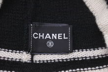 Load image into Gallery viewer, 極美品 CHANEL シャネル ニットキャップ ビーニー ココマーク カシミヤ100% ブラック ホワイト 中古 59165