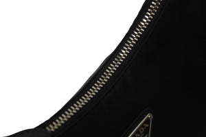 PRADA プラダ ホーボー ワンショルダー RE-EDITION 2005 トライアングル ブラック ナイロン 1NE204 美品 ロゴ 中古 59202 