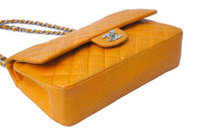 Load image into Gallery viewer, 極美品 CHANEL シャネル ショルダーバッグ マトラッセ25 ダブルフラップ チェーン 11番台 オレンジ パンチングレザー 中古 59214