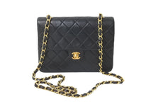 Load image into Gallery viewer, CHANEL シャネル チェーンショルダーバッグ ミニマトラッセ20 5番台 ラムスキン ブラック ゴールド 美品 中古 59304
