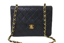 Load image into Gallery viewer, CHANEL シャネル チェーンショルダーバッグ ミニマトラッセ20 5番台 ラムスキン ブラック ゴールド 美品 中古 59304