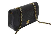 Load image into Gallery viewer, 極美品 CHANEL シャネル チェーンショルダーバッグ ダイアナマトラッセ22 3番台 ラムスキン ブラック ゴールド金具 中古 59311