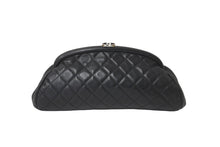Load image into Gallery viewer, CHANEL シャネル マトラッセ がま口 クラッチバッグ ポーチ 10番台 ブラック ラムスキン シルバー金具 美品 中古 59317
