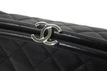 Load image into Gallery viewer, CHANEL シャネル マトラッセ がま口 クラッチバッグ ポーチ 10番台 ブラック ラムスキン シルバー金具 美品 中古 59317