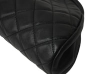Load image into Gallery viewer, CHANEL シャネル マトラッセ がま口 クラッチバッグ ポーチ 10番台 ブラック ラムスキン シルバー金具 美品 中古 59317