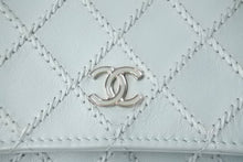Load image into Gallery viewer, 極美品 CHANEL シャネル ショルダーバッグ ワイルドステッチ チェーン ウォレット 29番台 ブルー系 レザー シルバー金具 中古 59321