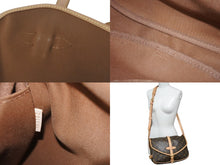 Load image into Gallery viewer, LOUIS VUITTON ルイヴィトン モノグラム ソミュールMM ショルダーバッグ ブラウン 斜め掛け ロゴ M40710 美品 中古 59350