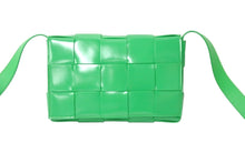 Load image into Gallery viewer, 新品同様 BOTTEGAVENETA ボッテガヴェネタ ショルダーバッグ マキシ イントレチャート ブラッシュドレザー カセット 中古 59362