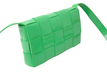 Load image into Gallery viewer, 新品同様 BOTTEGAVENETA ボッテガヴェネタ ショルダーバッグ マキシ イントレチャート ブラッシュドレザー カセット 中古 59362