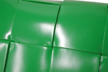 Load image into Gallery viewer, 新品同様 BOTTEGAVENETA ボッテガヴェネタ ショルダーバッグ マキシ イントレチャート ブラッシュドレザー カセット 中古 59362