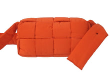 Load image into Gallery viewer, 極美品 BOTTEGAVENETA ボッテガヴェネタ ショルダーバッグ パデッド テック カセット イントレチャート 628951VBO813724 中古 59363