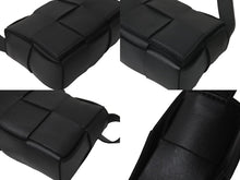 Load image into Gallery viewer, 極美品 BOTTEGAVENETA ボッテガヴェネタ ショルダーバッグ マキシイントレチャート カセット ミニ ブラック 666688 中古 59395