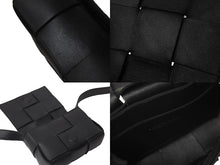 Load image into Gallery viewer, 極美品 BOTTEGAVENETA ボッテガヴェネタ ショルダーバッグ マキシイントレチャート カセット ミニ ブラック 666688 中古 59395