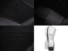 Load image into Gallery viewer, 極美品 BOTTEGAVENETA ボッテガヴェネタ ショルダーバッグ マキシイントレチャート カセット ミニ ブラック 666688 中古 59395