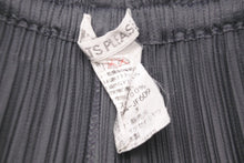 Load image into Gallery viewer, ISSEY MIYAKE イッセイミヤケ テーパードパンツ ウエストゴム 両サイドポケット ポリエステル チャコールグレー 3 美品 中古 59438