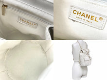 Load image into Gallery viewer, 極美品 CHANEL シャネル リュック バックパック マトラッセ キャビアスキン AS3290 ホワイト ランダム番号 ゴールド金具 中古 59460