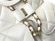 Load image into Gallery viewer, 極美品 CHANEL シャネル リュック バックパック マトラッセ キャビアスキン AS3290 ホワイト ランダム番号 ゴールド金具 中古 59460