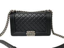 Load image into Gallery viewer, CHANEL シャネル ショルダーバッグ ボーイシャネル 23番台 ブラック ラムスキン ヴィンテージシルバー金具 美品 中古 59465