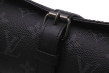 Load image into Gallery viewer, LOUIS VUITTON ルイヴィトン 時計ケース M43385 エテュイ・3 モントル ブラック モノグラムエクリプス 美品 中古 59525