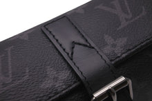 Load image into Gallery viewer, LOUIS VUITTON ルイヴィトン 時計ケース M43385 エテュイ・3 モントル ブラック モノグラムエクリプス 美品 中古 59525