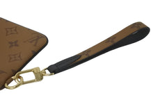 Load image into Gallery viewer, 極美品 LOUIS VUITTON ルイヴィトン モノグラム リバース ポシェットトリオ ポーチ 一部分 M68756 ブラウン ロゴ 中古 59526