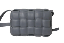 Load image into Gallery viewer, 新品同様 BOTTEGAVENETA ボッテガヴェネタ ショルダーバッグ パデッドカセット イントレチャート 591970VCQR19782 中古 59596