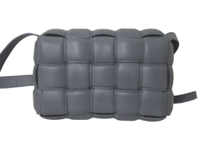 新品同様 BOTTEGAVENETA ボッテガヴェネタ ショルダーバッグ パデッドカセット イントレチャート 591970VCQR19782 中古 59596