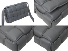 Load image into Gallery viewer, 新品同様 BOTTEGAVENETA ボッテガヴェネタ ショルダーバッグ パデッドカセット イントレチャート 591970VCQR19782 中古 59596