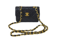 Load image into Gallery viewer, CHANEL シャネル チェーンショルダーバッグ ミニミニマトラッセ 14cm 1番台 ラムスキン ブラック ゴールド金具 美品 中古 59600