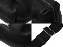 Load image into Gallery viewer, Maison Margiela メゾンマルジェラ グラムスラム ショルダーバッグ ブラック SB1WB0002 カレンダータグ ロゴ 良品 中古 59602