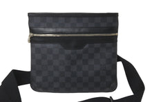 Load image into Gallery viewer, 極美品 LOUIS VUITTON ルイヴィトン ショルダーバッグ ダミエ グラフィット トマス N58028 ブラック PVC 中古 59617