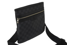 Load image into Gallery viewer, 極美品 LOUIS VUITTON ルイヴィトン ショルダーバッグ ダミエ グラフィット トマス N58028 ブラック PVC 中古 59617