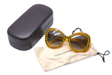 Load image into Gallery viewer, 極美品 LOUIS VUITTON ルイ ヴィトン × 草間彌生 コラボ サングラス Z0478E ウェーブ オーバーサイズ 53□20 イエロー 中古 59640