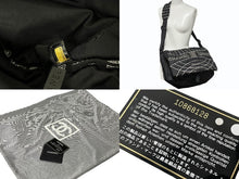 Load image into Gallery viewer, CHANEL シャネル スポーツライン ナイロン ショルダーバッグ 10番台 ブラック ココマーク ロゴ 美品 中古 59669