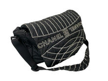 Load image into Gallery viewer, CHANEL シャネル スポーツライン ナイロン ショルダーバッグ 10番台 ブラック ココマーク ロゴ 美品 中古 59669
