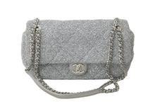 Load image into Gallery viewer, CHANEL シャネル ショルダーバッグ プールトゥグリッター Wチェーンマトラッセ 2017/18年AW シルバー 美品 中古 59675